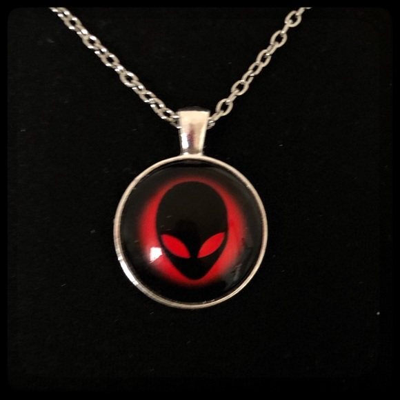 πβ
CHAIN NECKLACE WITH THREE CHARMS - Picture 4 of 5